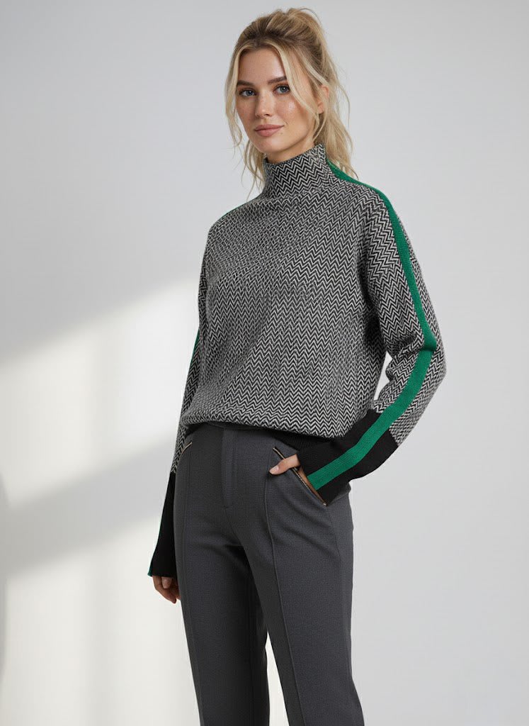 Birgitte | Rullekrave Bluse Med Kontrasterende Striber Og Moderne Silhuet
