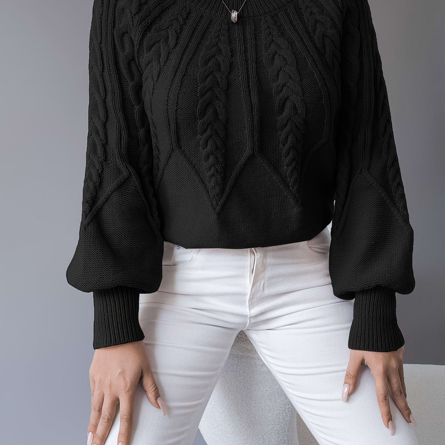 Jonna | strikket sweater med ballonærmer og kabelstrik