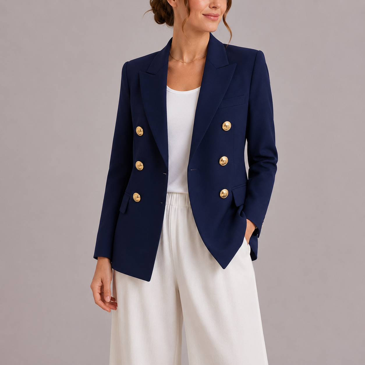 Lone | dobbeltradet blazer med guldknapper og klassisk silhuet