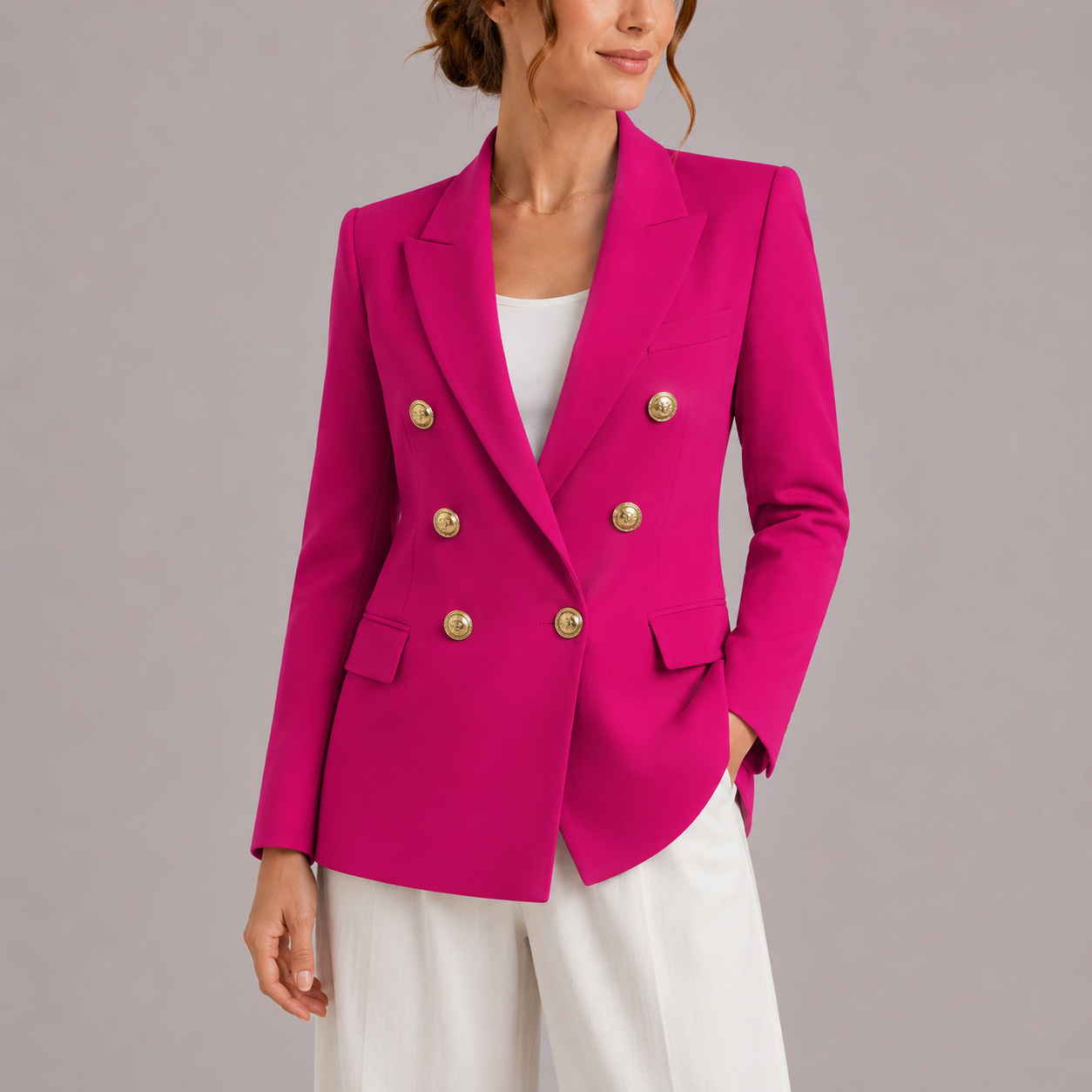 Lone | dobbeltradet blazer med guldknapper og klassisk silhuet