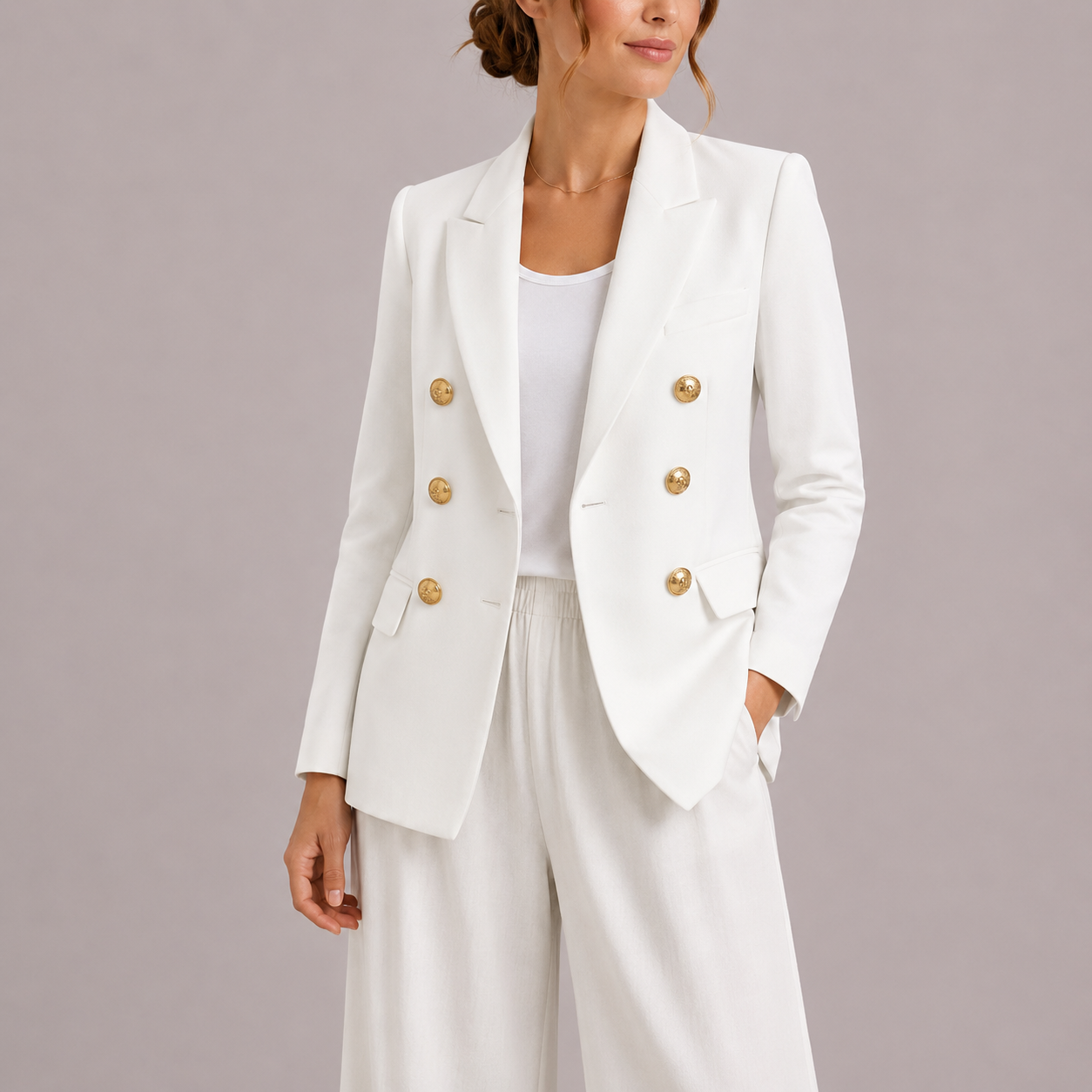 Lone | dobbeltradet blazer med guldknapper og klassisk silhuet
