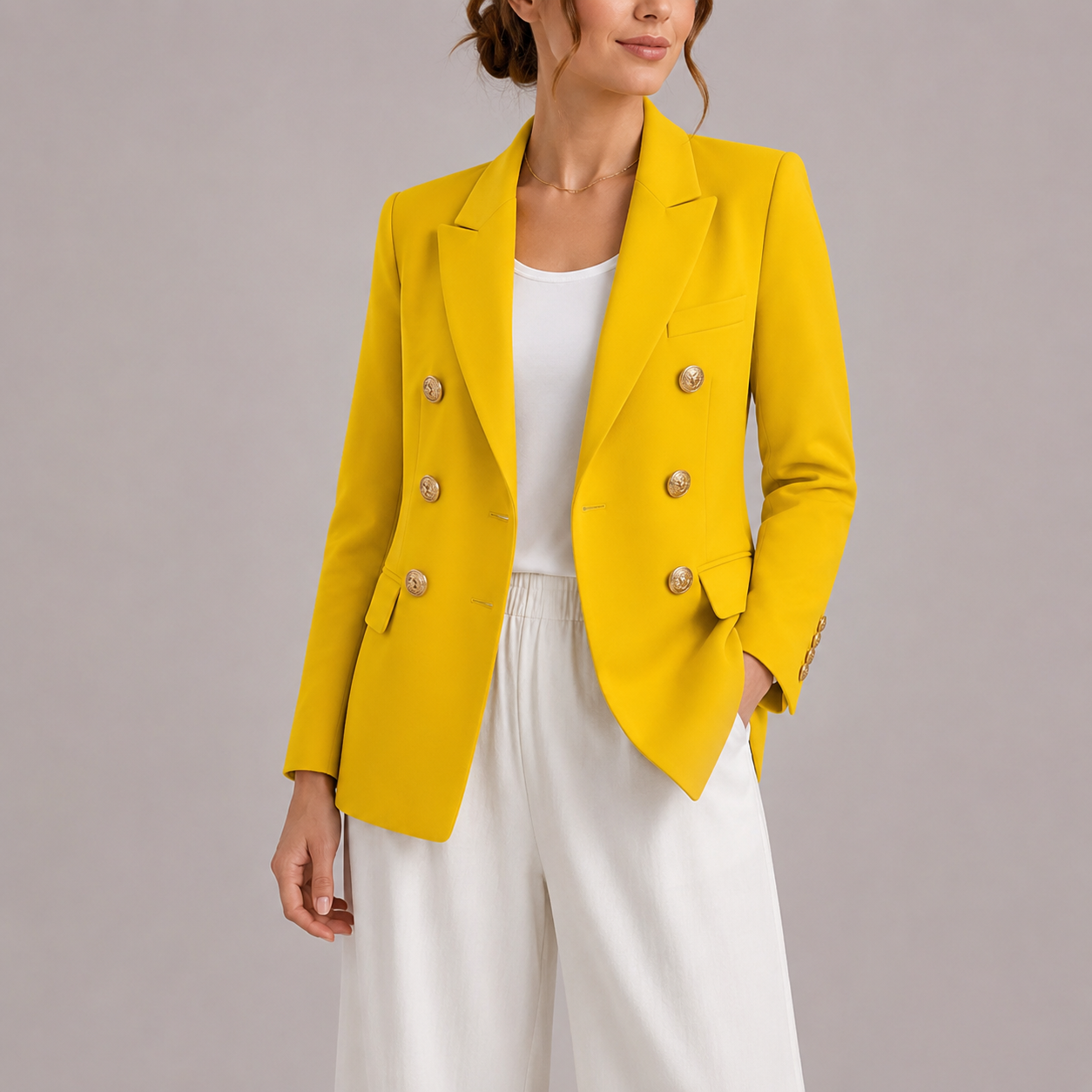 Lone | dobbeltradet blazer med guldknapper og klassisk silhuet