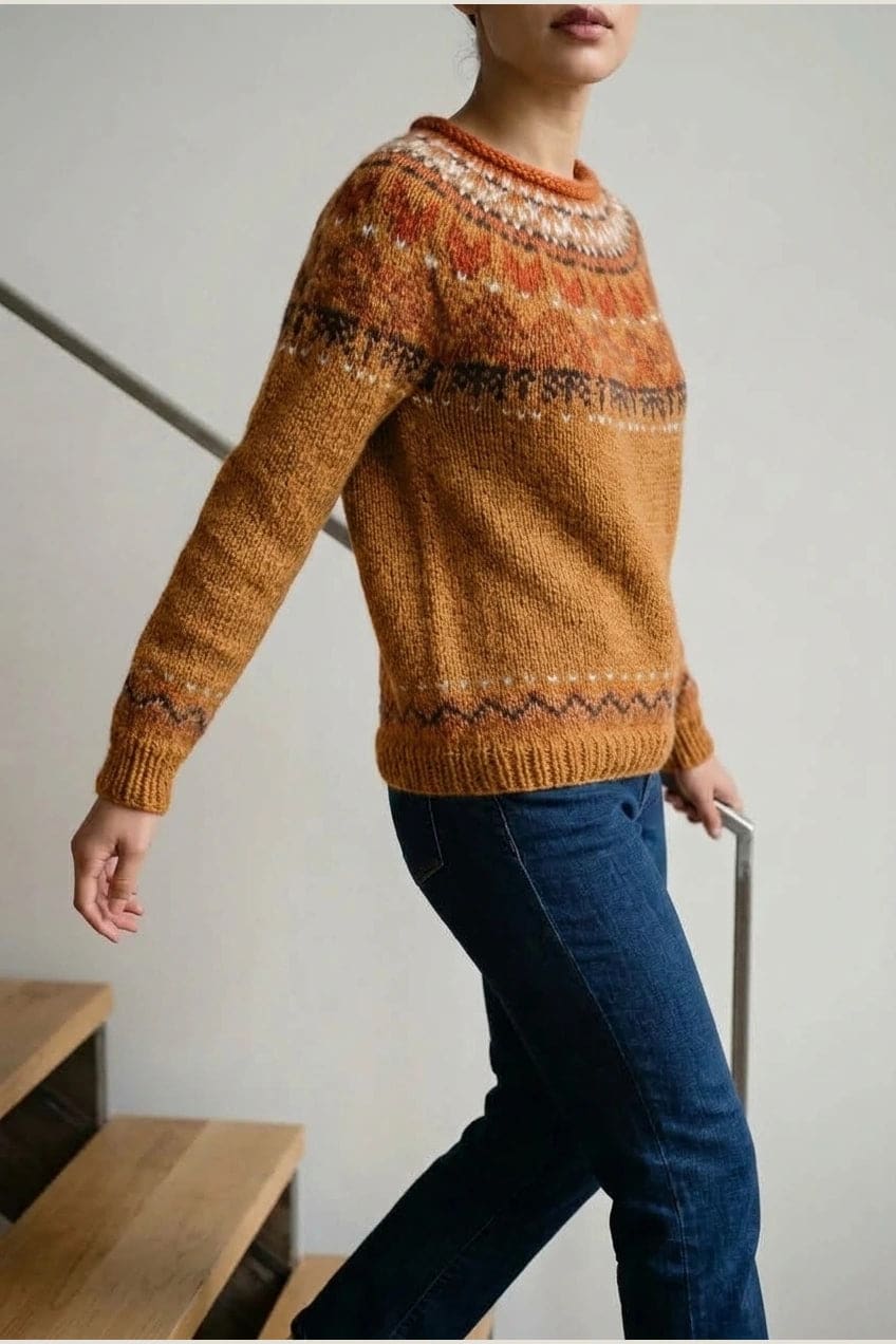 Rikke | Strikket sweater med mønstret rundpasning og ribkanter