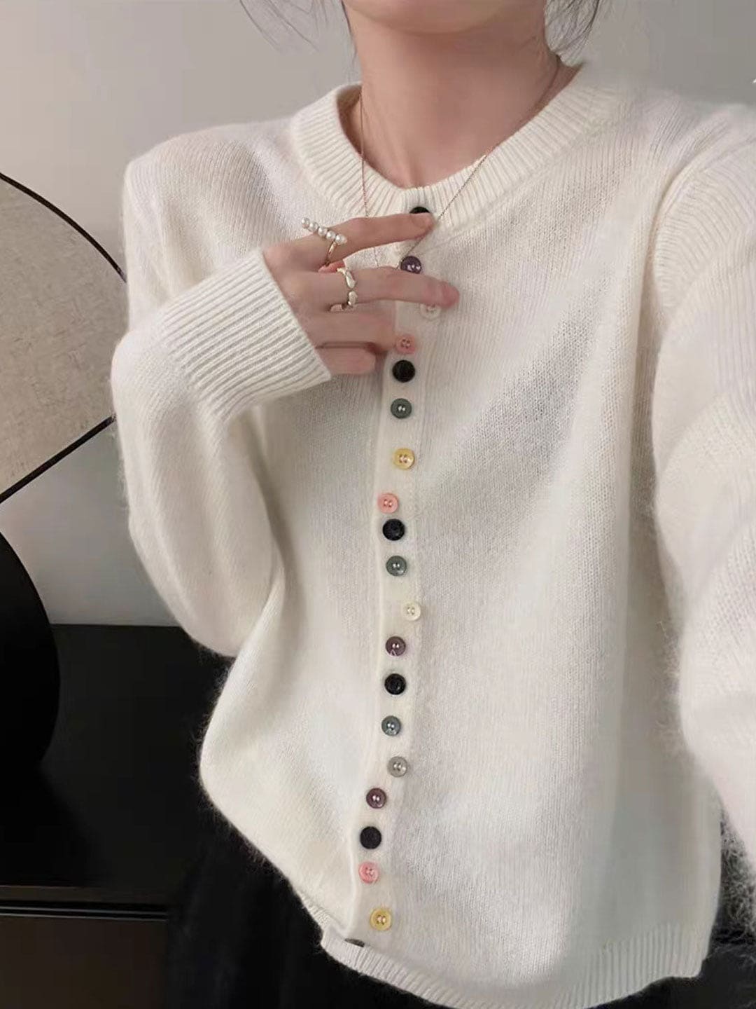 Katrine | Klassisk Cardigan Med Crew Neck Og Farverige Knapper