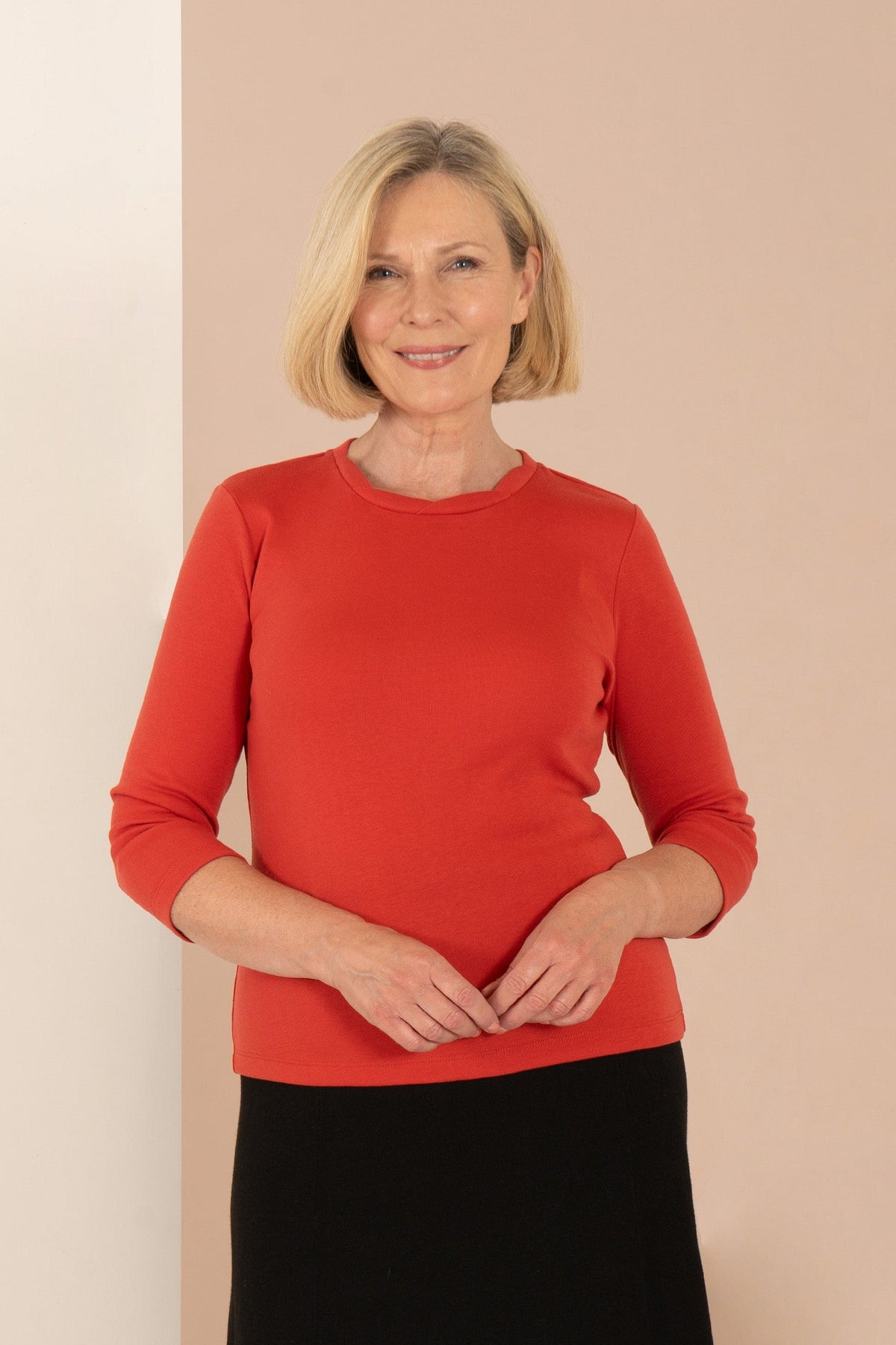 Lise | Bluse med draperet halsudskæring og 3/4 ærmer