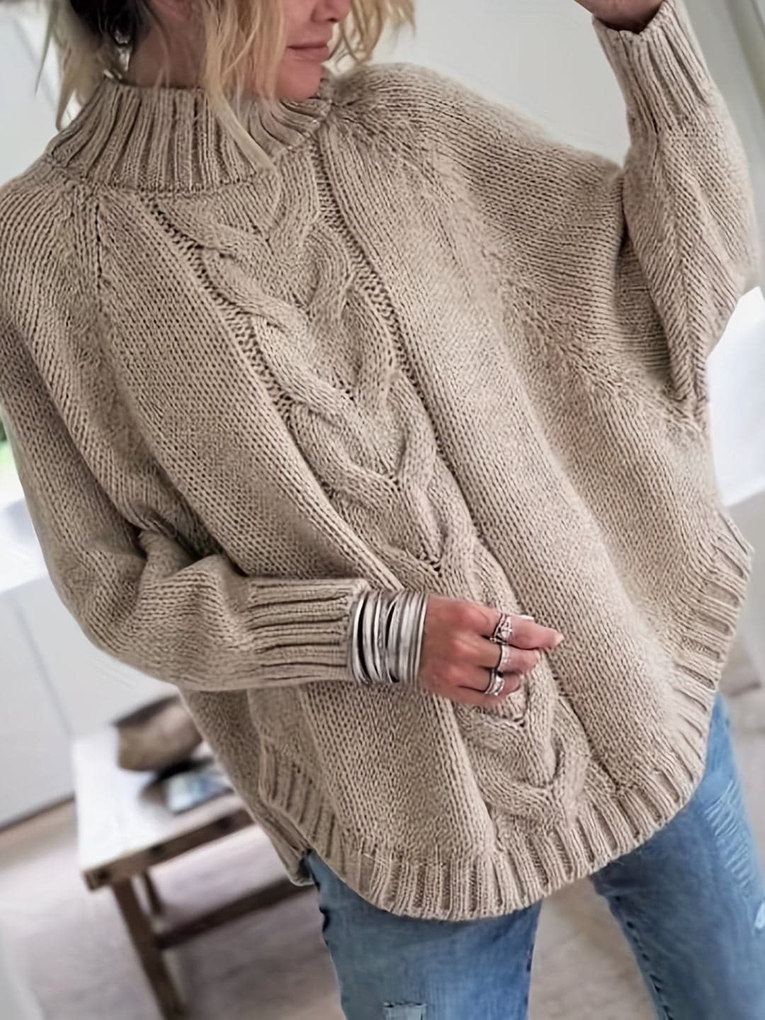 Cecilie | Strikket Pullover Med Snoninger Og Høj Hals