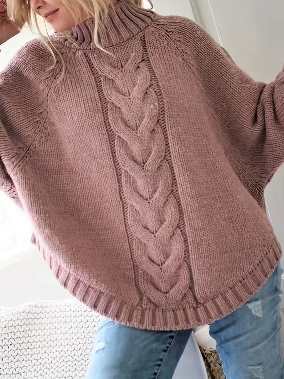 Cecilie | Strikket Pullover Med Snoninger Og Høj Hals
