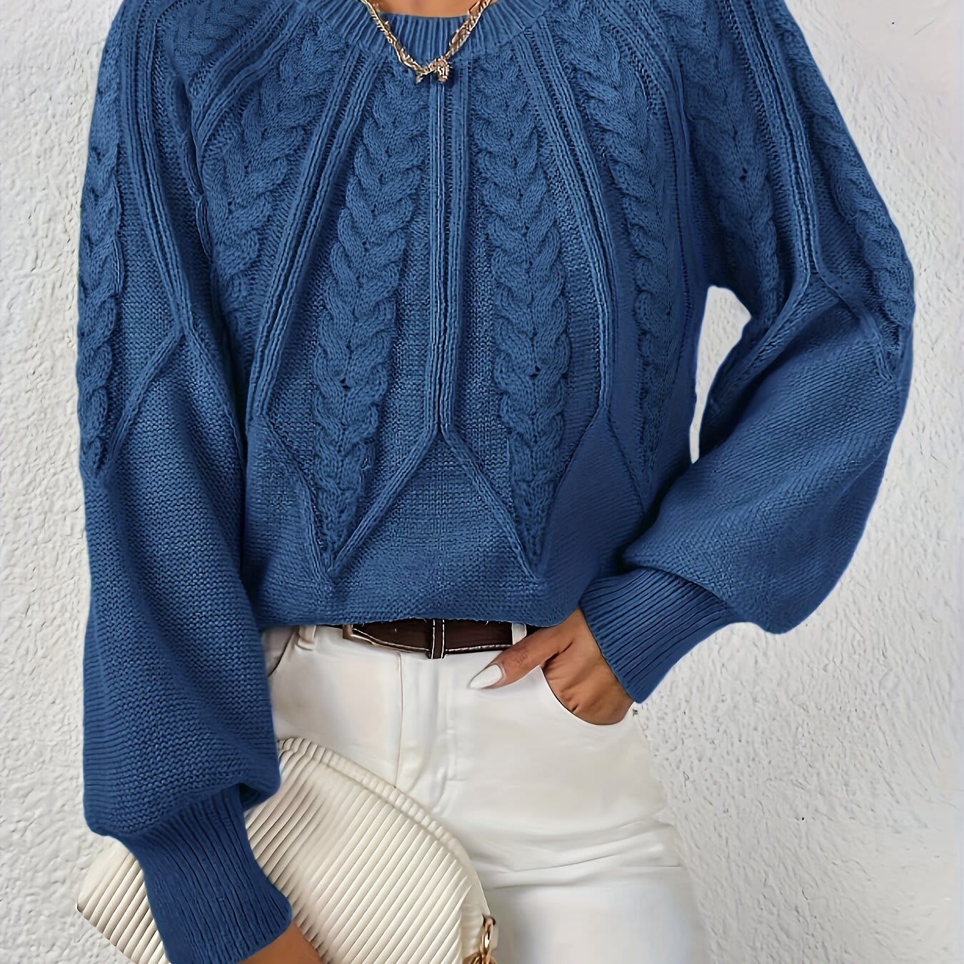 Emilie | strikket sweater med kabelmønster og ballonærmer