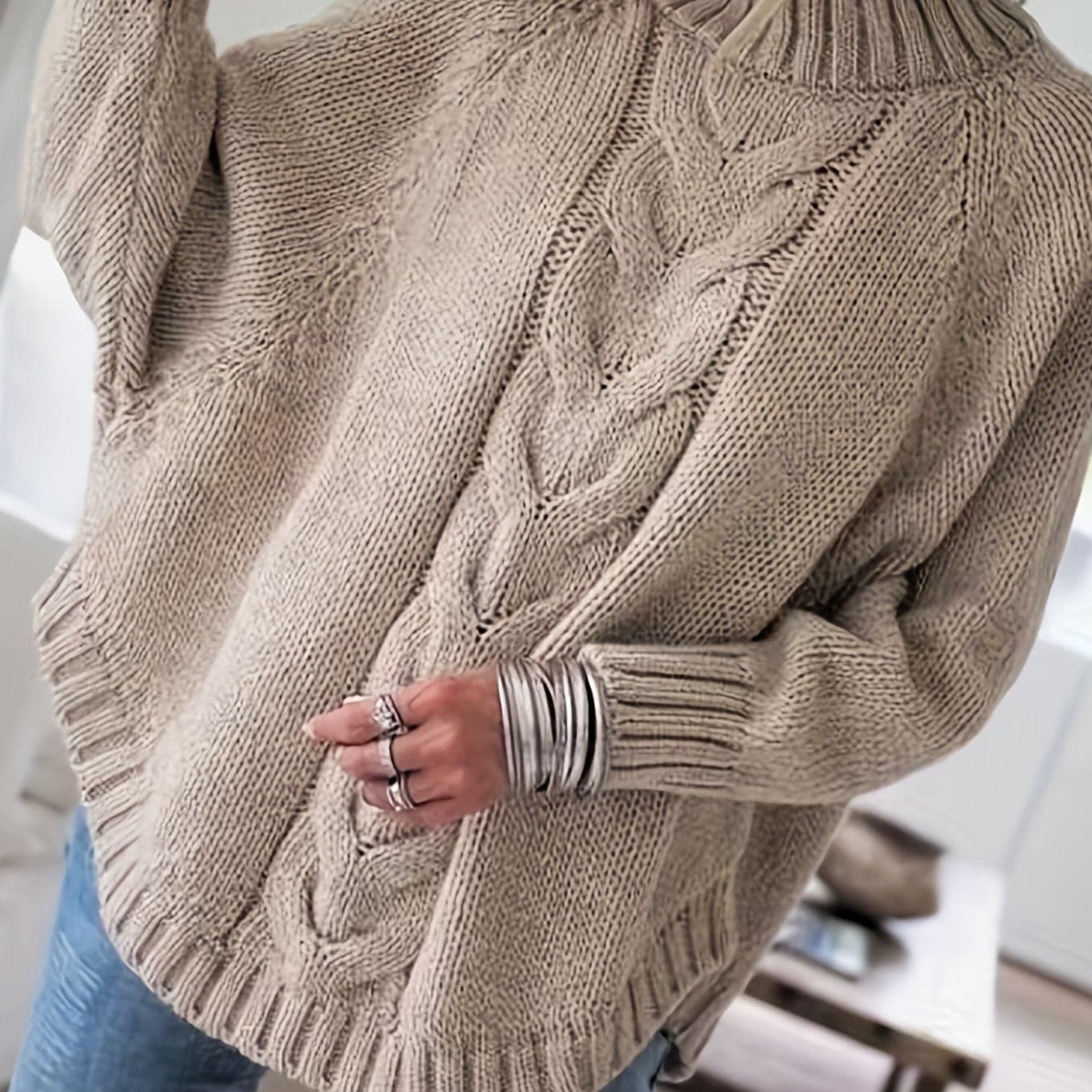 Lykke | sweater med høj hals og snoninger i afslappet pasform